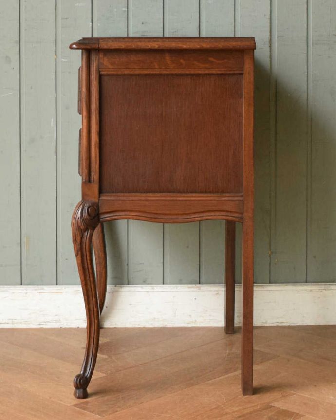 アンティークのチェスト アンティーク家具 南仏スタイルのキレイなアンティーク家具、小さな2段スモールチェスト。横から見てもステキ横から見るとこんな感じ。(j-2013-f)