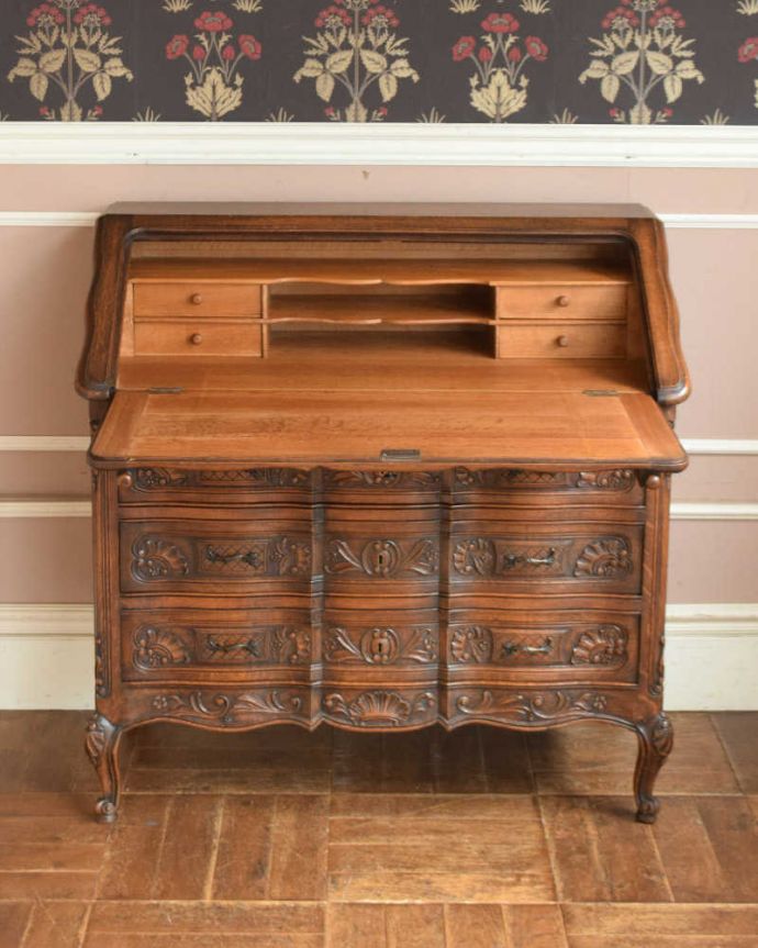 ビューロー　アンティーク家具　彫りが隅々まであるアンティーク家具、フランス輸入のアンティークビューロー（デスク）。ビューローの中の仕切りはこんな感じです。(j-2014-f)
