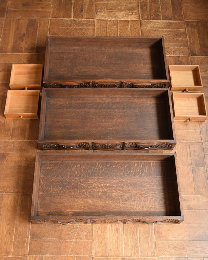 ビューロー　アンティーク家具　彫りが隅々まであるアンティーク家具、フランス輸入のアンティークビューロー（デスク）。もちろん、引き出しの中もキレイに修復しました。(j-2014-f)