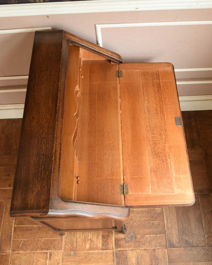 ビューロー　アンティーク家具　彫りが隅々まであるアンティーク家具、フランス輸入のアンティークビューロー（デスク）。デスク部分を上から見るとこんな感じです。(j-2014-f)