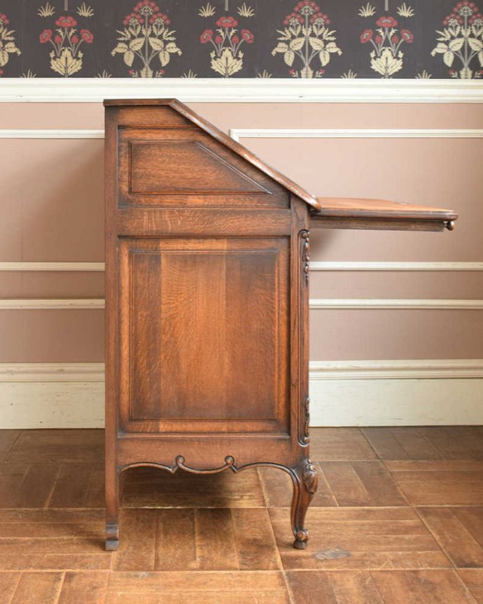 ビューロー　アンティーク家具　彫りが隅々まであるアンティーク家具、フランス輸入のアンティークビューロー（デスク）。横から見るとこんな感じ。(j-2014-f)