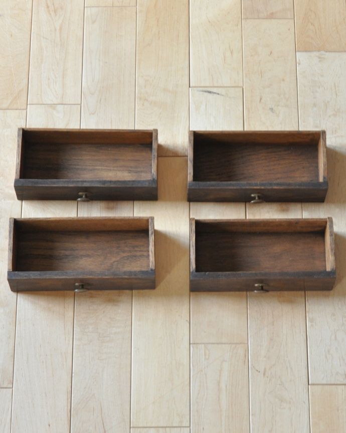 ビューロー　アンティーク家具　彫りたっぷりのエレガントな家具、フランス輸入のアンティークビューロー（デスク）。ビューロー内にも小さな引き出しが杯付いています。(j-2017-f)