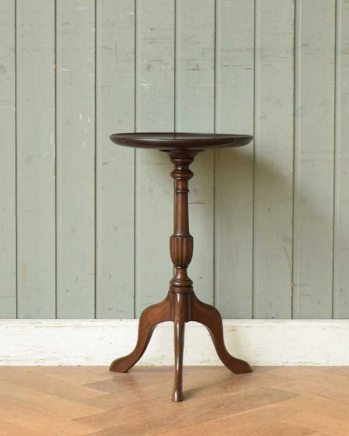 アンティークのテーブル　アンティーク家具　英国から届いた小さなアンティーク、トライポットのワインテーブル。横から見てもステキ横から見るとこんな感じ。(j-2018-f)