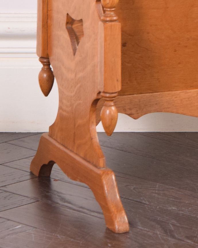 マガジンラック　アンティーク家具　フランスから来た小さな家具、和室にも合うアンティークマガジンラック。メンテナンスしているので安心してお使いいただけます。(j-2019-f)