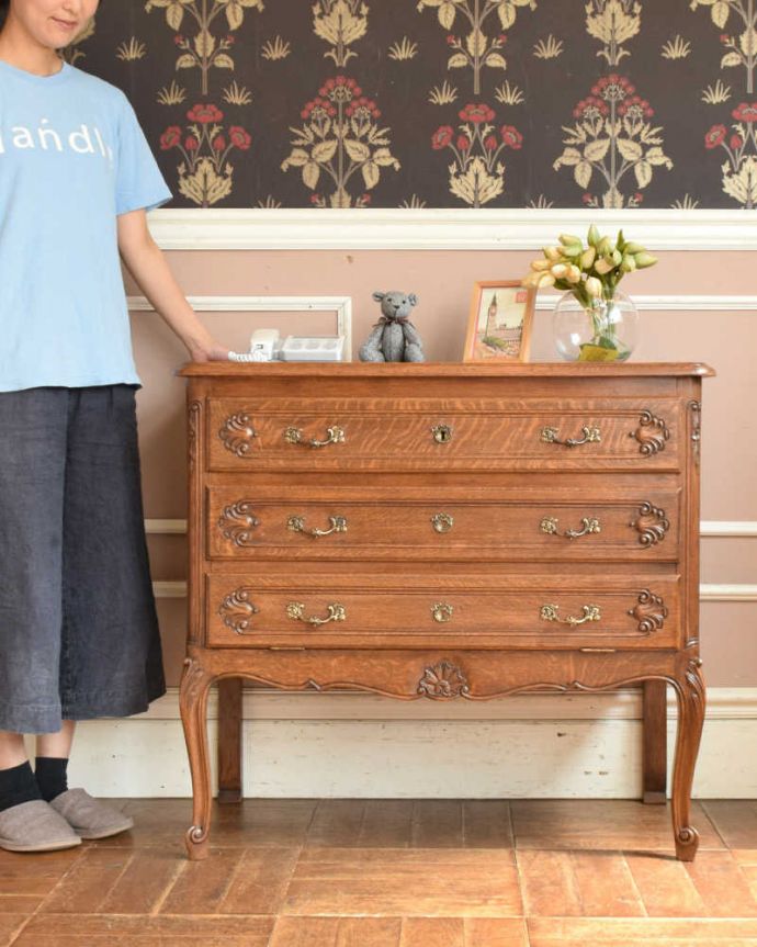 アンティークのチェスト　アンティーク家具　フランスのエレガントなアンティーク家具、フラップ扉付のチェスト＆シェルフ。美しい曲線美がフランスらしいんです。(j-2023-f)