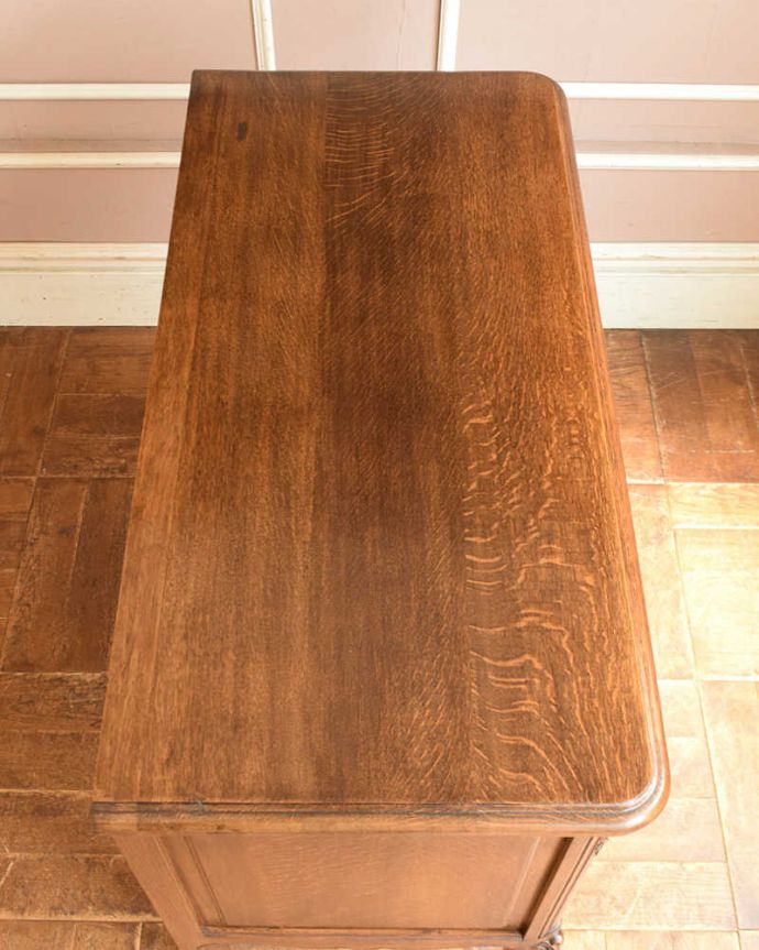 アンティークのチェスト　アンティーク家具　フランスのエレガントなアンティーク家具、フラップ扉付のチェスト＆シェルフ。上から見ると･･･天板を上から見るとこんな感じです。(j-2023-f)