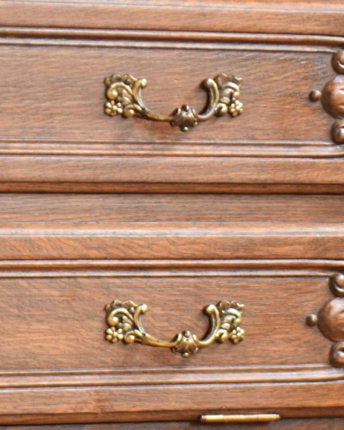 アンティークのチェスト　アンティーク家具　フランスのエレガントなアンティーク家具、フラップ扉付のチェスト＆シェルフ。開ける度にワクワクする取っ手取っ手のデザインもフランスらしくステキ。(j-2023-f)
