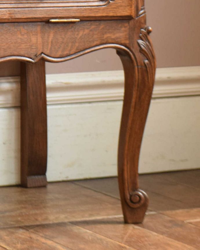 アンティークのチェスト　アンティーク家具　フランスのエレガントなアンティーク家具、フラップ扉付のチェスト＆シェルフ。女性1人でラクラク運べちゃう仕掛けHandleのアンティークは、脚の裏にフェルトキーパーをお付けしています。(j-2023-f)