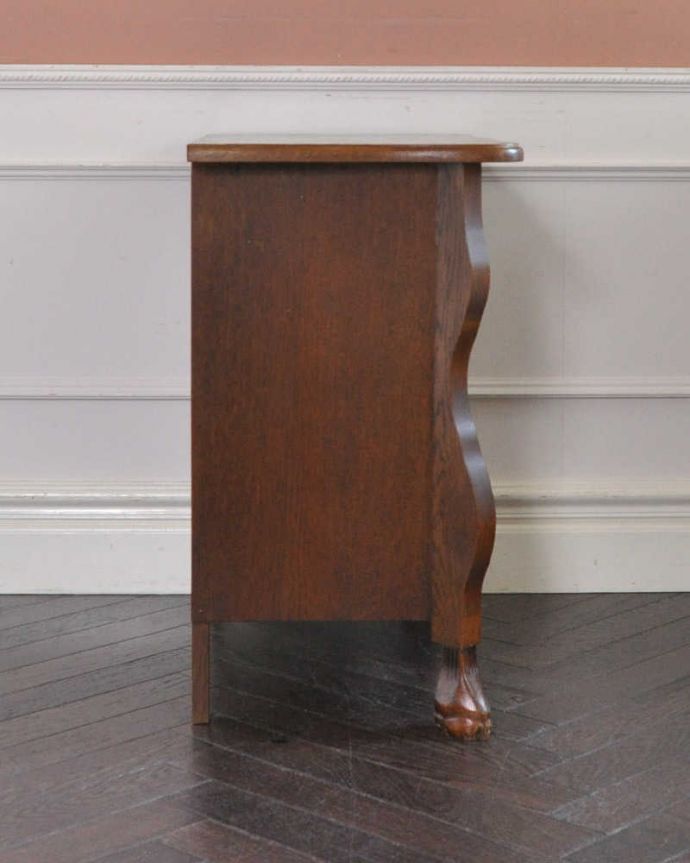 アンティークのチェスト　アンティーク家具　フランススタイルを楽しむ、便利に使える小ぶりな３段チェスト（コモード）。横から見てもステキ横から見るとこんな感じ。(j-2024-f-1)