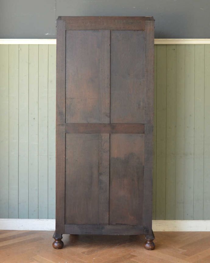 ワードローブ　アンティーク家具　英国らしい紳士のアンティーク家具、シンプルでお洒落なワードローブ。実は後ろ姿もキレイなんです。(j-2025-f)