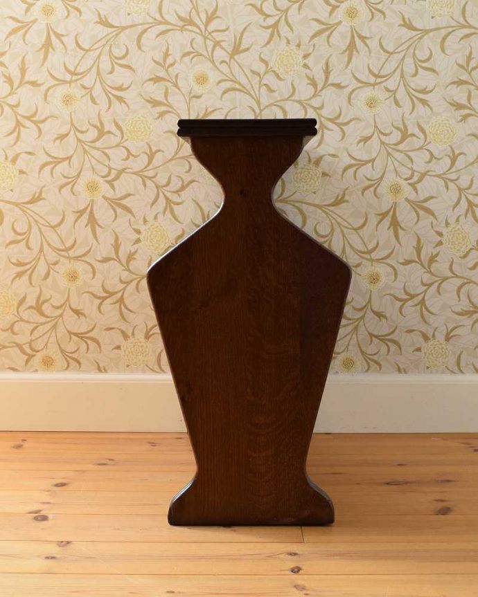 マガジンラック　アンティーク家具　フランスからやって来たオシャレなアンティーク　マガジンラック。横から見ると･･･360度、どの角度から見てもキレイに仕上がっています。(j-2026-f)