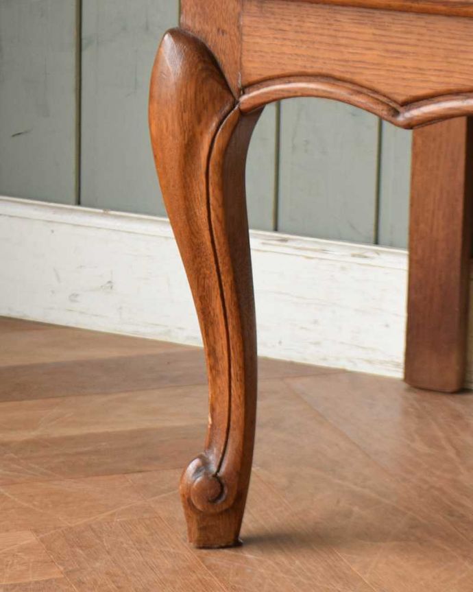 アンティークのキャビネット アンティーク家具 豪華な彫りが美しいキャビネット、南フランスのアンティーク家具。女性1人でラクラク運べちゃう仕掛けHandleのアンティークは、脚の裏にフェルトキーパーをお付けしています。(j-2031-f)