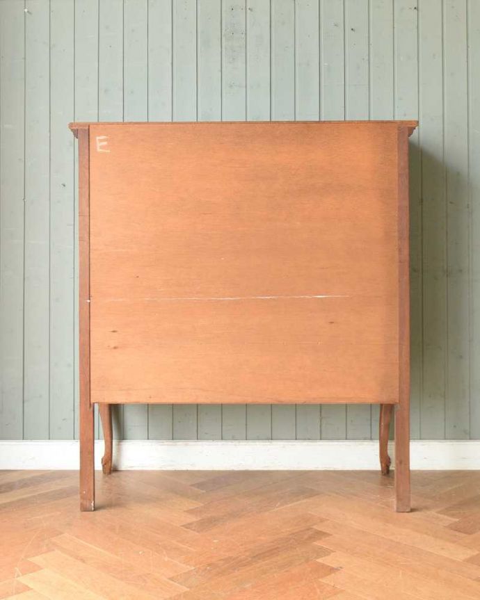 アンティークのキャビネット アンティーク家具 豪華な彫りが美しいキャビネット、南フランスのアンティーク家具。後ろ姿も見て下さい。(j-2031-f)