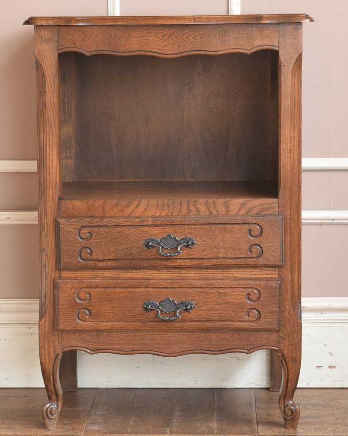 アンティークのキャビネット　アンティーク家具　アンティークのフランス家具、オープンスペース付きのキャビネット（ナイトテーブル）。棚の中を見ると･･･専門の職人が仕上げたので中もキレイです。(j-2038-f)