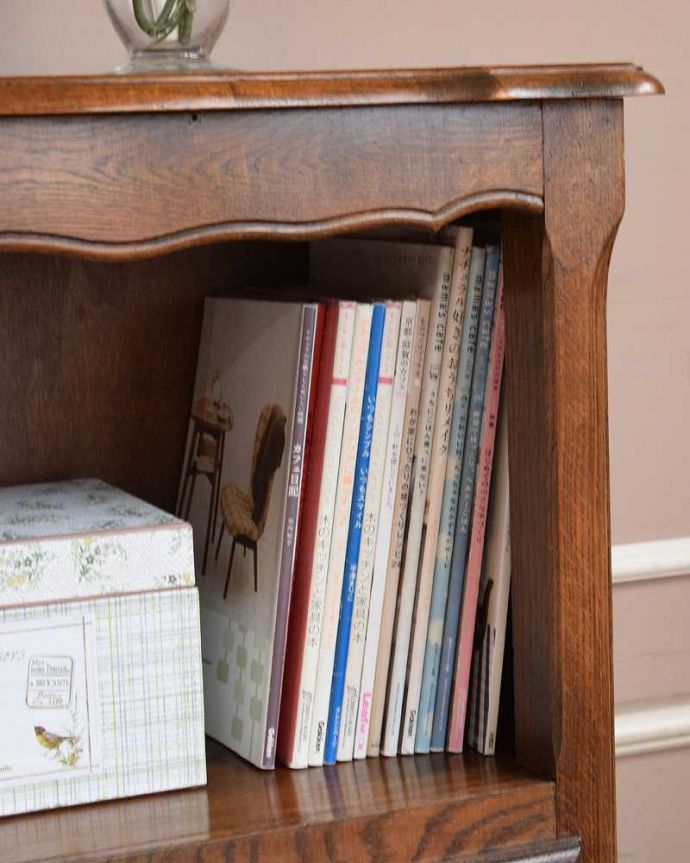 アンティークのキャビネット　アンティーク家具　アンティークのフランス家具、オープンスペース付きのキャビネット（ナイトテーブル）。A4サイズの雑誌もたっぷり収納たっぷり収納出来る実力派。(j-2038-f)