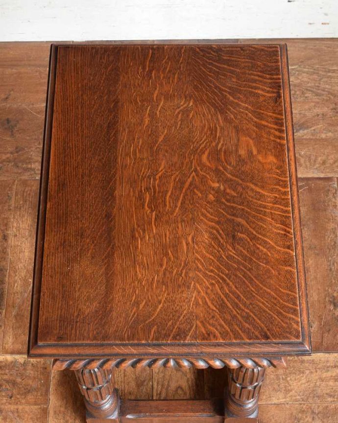 アンティークのキャビネット　アンティーク家具　フランス輸入のアンティーク家具、彫りがキレイなソーイングボックス。ピカピカに仕上げました修復の時、天板もキレイに仕上げました。(j-2040-f)