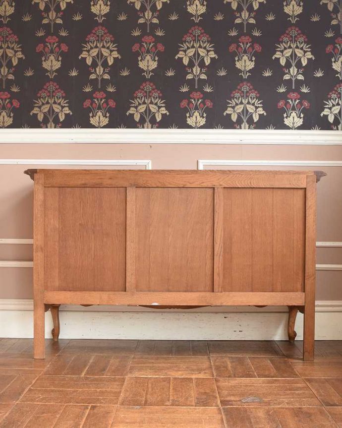 サイドボード アンティーク家具 フランスらしい優雅なデザイン、アンティークのサイドボード。後ろ姿も見て下さい。(j-2041-f)