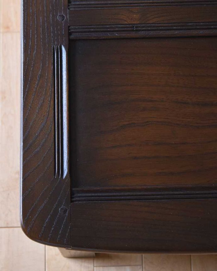 ブランケットボックス・収納ボックス　アンティーク家具　収納しながら、ベンチやテーブルとしても使える便利な英国アンティーク家具、コファ。近くで見ると･･･テーブル代わりにも使えるコファ。(j-2044-f)