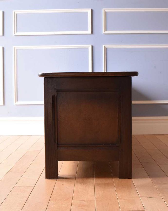 ブランケットボックス・収納ボックス　アンティーク家具　収納しながら、ベンチやテーブルとしても使える便利な英国アンティーク家具、コファ。横から見てもキレイですもちろん、横顔だってキレイ！どこから見ても絵になります。(j-2044-f)