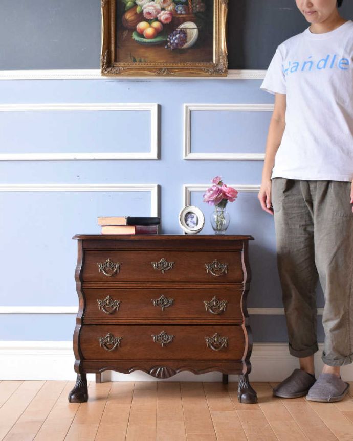 アンティークのチェスト　アンティーク家具　フランススタイルを便利に楽しむ、小ぶりな３段チェスト（コモード）。美しい曲線美がフランスらしいんです。(j-2058-f)