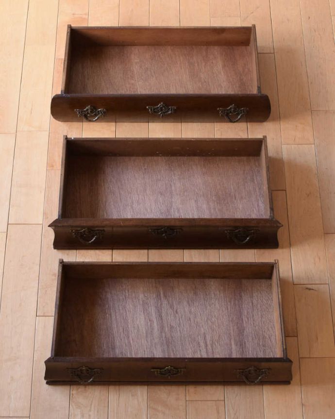 アンティークのチェスト　アンティーク家具　フランススタイルを便利に楽しむ、小ぶりな３段チェスト（コモード）。キレイに修復したので、何を入れてもOKです。(j-2058-f)