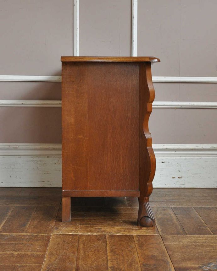 アンティークのチェスト アンティーク家具 フランスから届いた小さなアンティーク家具、コンパクトな3段チェスト(コモード)。横から見てもステキ横から見るとこんな感じ。(j-2059-f)