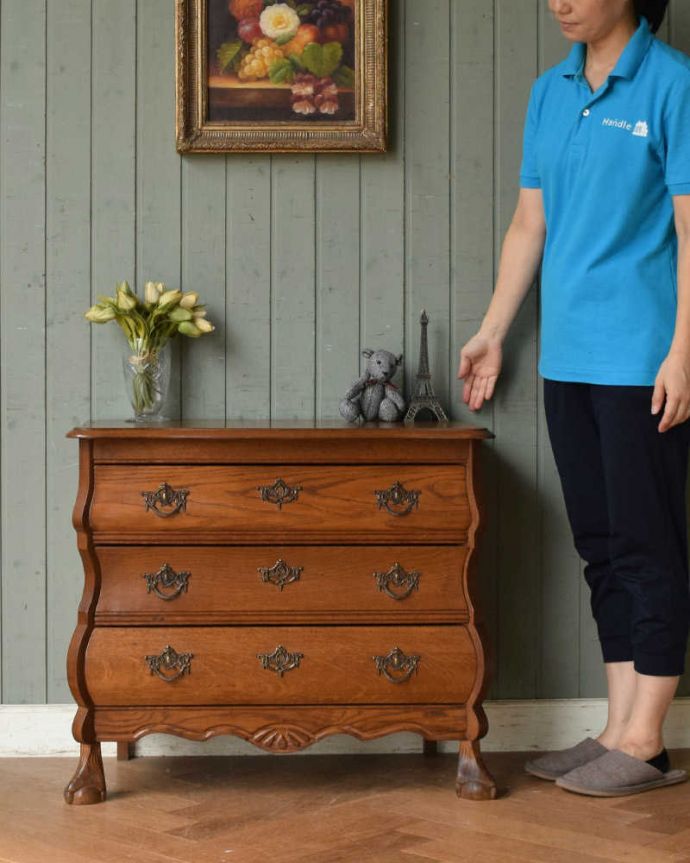 アンティークのチェスト アンティーク家具 フランスの優雅な収納家具、アンティークの3段チェスト(コモード)。美しい曲線美がフランスらしいんです。(j-2061-f)