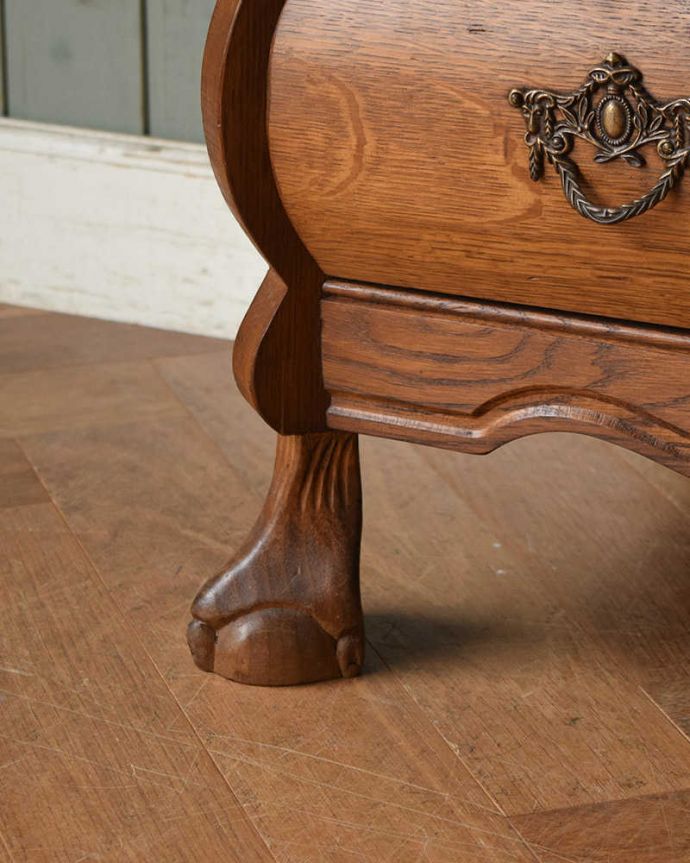 アンティークのチェスト アンティーク家具 フランスの優雅な収納家具、アンティークの3段チェスト(コモード)。女性1人でラクラク運べちゃう仕掛けHandleのアンティークは、脚の裏にフェルトキーパーをお付けしています。(j-2061-f)