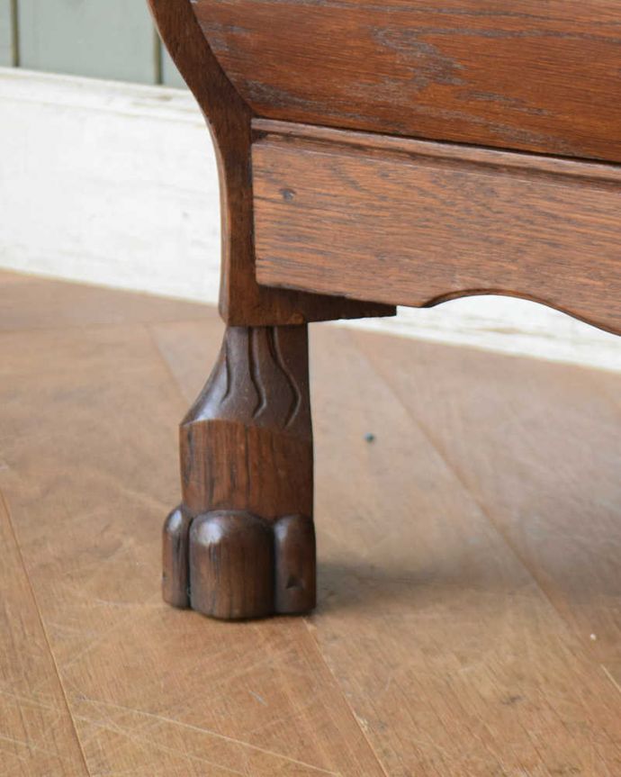 アンティークのチェスト　アンティーク家具　優雅なフォルムのフレンチアンティーク家具、小ぶりな３段チェスト（コモード）。女性1人でラクラク運べちゃう仕掛けHandleのアンティークは、脚の裏にフェルトキーパーをお付けしています。(j-2062-f)