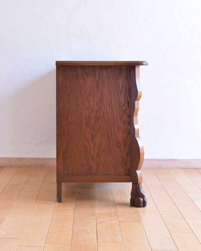 アンティークのチェスト アンティーク家具 フランススタイルの優雅なアンティーク家具、濃い茶色の3段チェスト(コモード)。横から見てもステキ横から見るとこんな感じ。(j-2063-f)