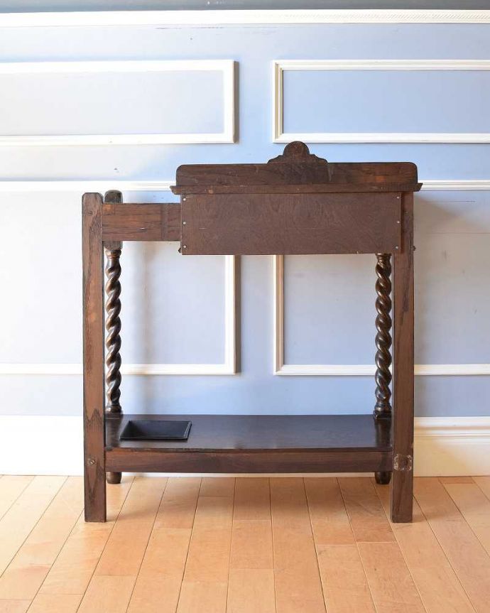 アンティークの玄関収納　アンティーク家具　流れるようなツイスト脚が美しいアンティークのステッキスタンド（傘立て）。後ろ姿もキレイなんです。(j-2064-f)