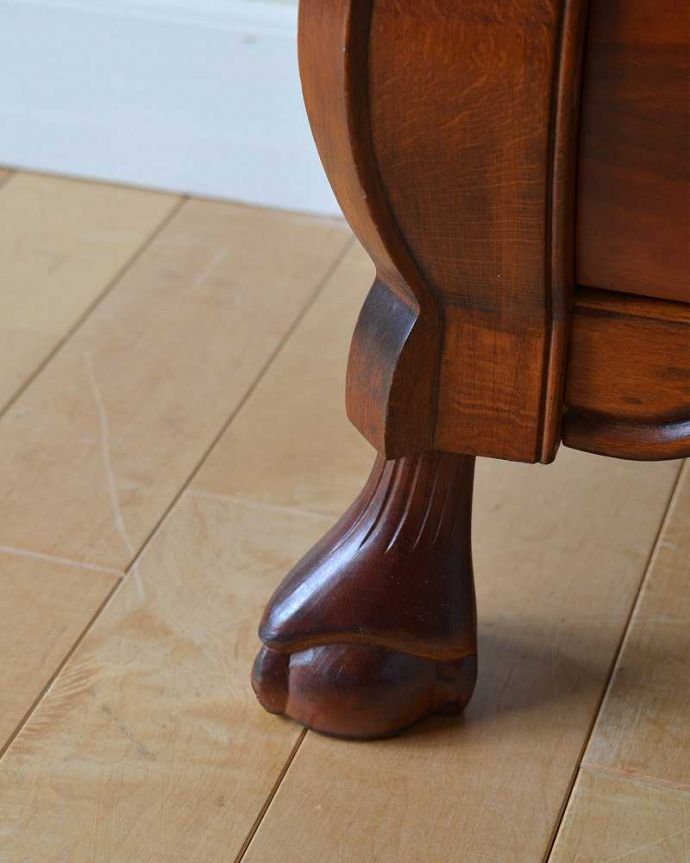 アンティークのチェスト　アンティーク家具　便利にフランススタイルを楽しむ、小ぶりな３段チェスト（コモード）。女性1人でラクラク運べちゃう仕掛けHandleのアンティークは、脚の裏にフェルトキーパーをお付けしています。(j-2079-f)