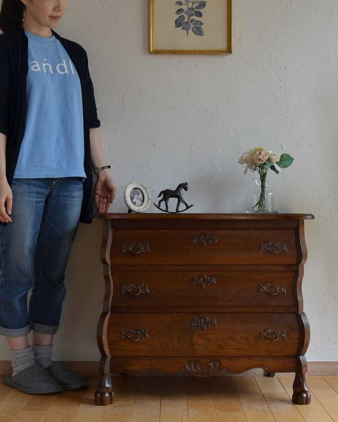 アンティークのチェスト　アンティーク家具　フランスの優雅なアンティーク家具、どこでも大活躍してくれるオーク材の３段チェスト（コモード）。美しい曲線美がフランスらしいんです。(j-2084-f)