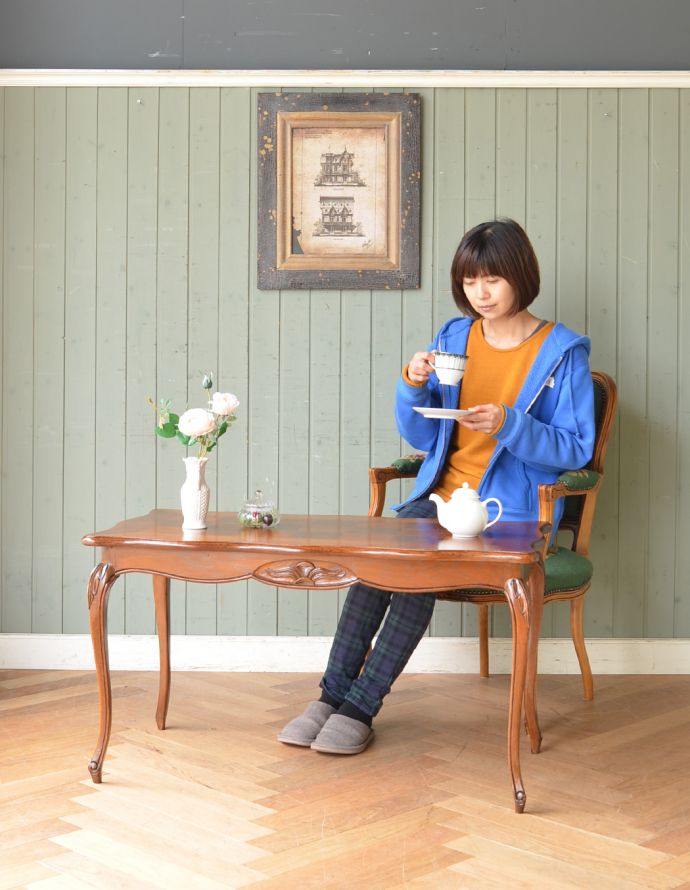 ロイドテーブル アンティーク家具 南フランスの美しいインテリア、アンティークのコーヒーテーブル。どこでも置けるちょうどいいサイズのテーブル。(j-475-f-1)