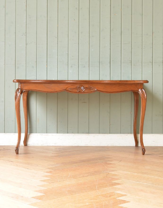 ロイドテーブル アンティーク家具 南フランスの美しいインテリア、アンティークのコーヒーテーブル。脚が細長くて、シンプルだけど優雅でリッチ感があります。(j-475-f-1)