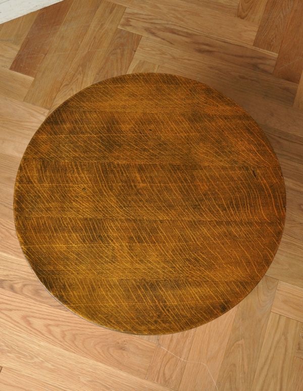 ロイドテーブル　アンティーク家具　風合いあるイギリスのアンティーク家具、小さなオケージョナルテーブル。天板もキレイに仕上げました。(j-545-f-1)