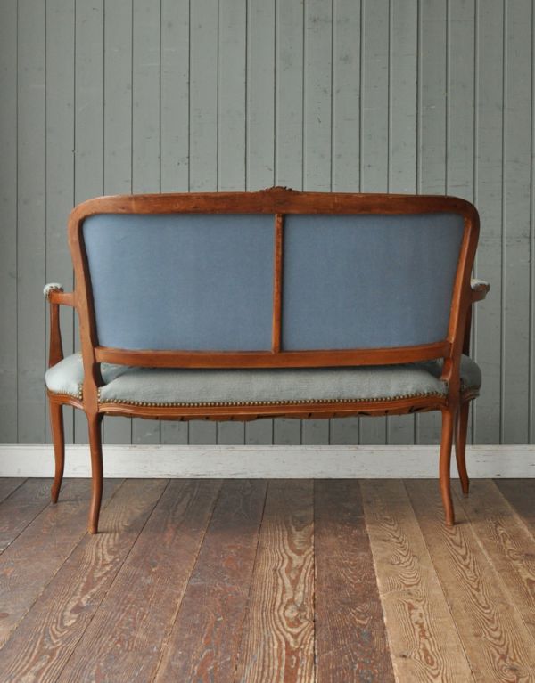 アンティーク チェア ゴージャスなフランスのアンティークソファ、プチポワンサロンチェア(2人掛け)。後ろから見るとこんな感じ。(j-548-c)