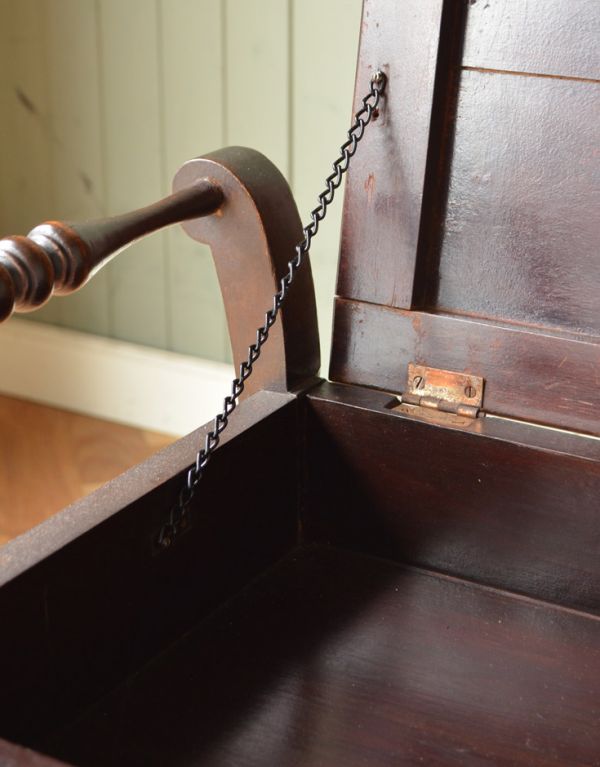 ダイニングチェア　アンティーク チェア　イギリスの収納付アンティークの椅子、布張りのスツール（ピアノスツール）。チェーンでつないでいるので安心です。(j-555-c)