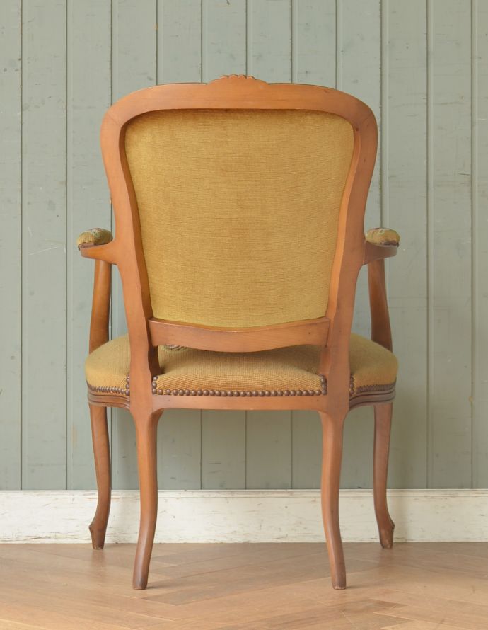 刺繍が美しいフランス生まれのアンティークプチポワンチェア（イエロー