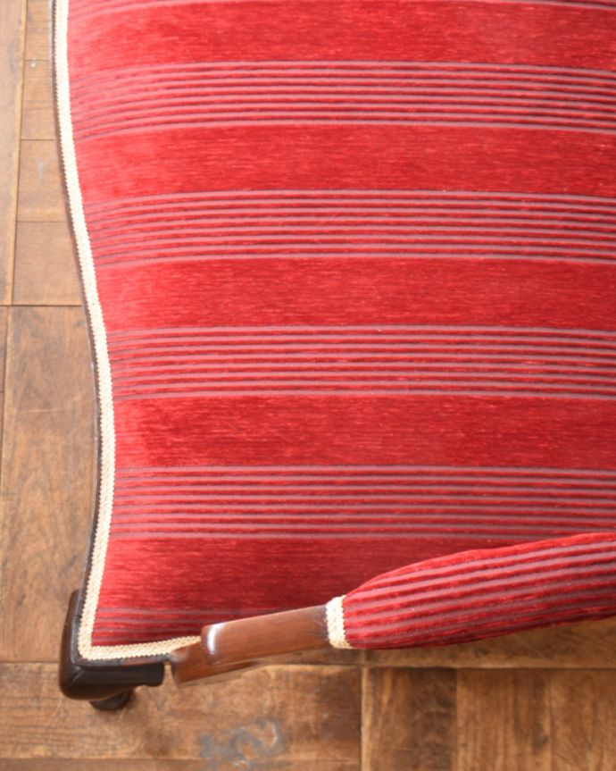 セティ・ソファ・ベンチ　アンティーク チェア　英国輸入のアンティークチェア、気品たっぷりなマホガニー材を使ったセティ（ソファ）。華やかで上品な生地にキレイに張り替えました。(j-587-c)