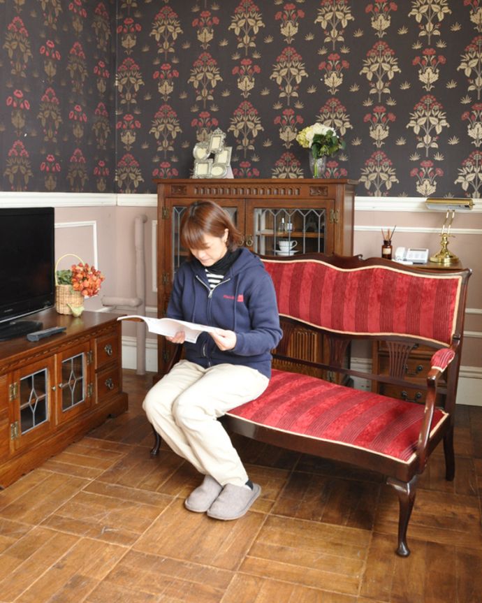 セティ・ソファ・ベンチ　アンティーク チェア　英国輸入のアンティークチェア、気品たっぷりなマホガニー材を使ったセティ（ソファ）。最上級の贅沢を･･･眺めているだけで幸せになれる椅子芸術的に美しい椅子、セティ。(j-587-c)