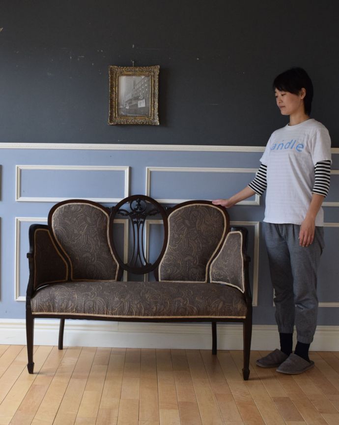 彫りの美しさも楽しめるセティ、アンティークの英国椅子（ソファベンチ