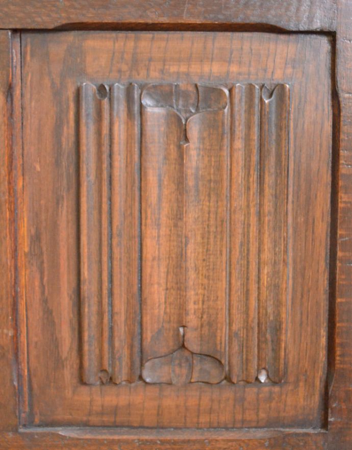 ブランケットボックス・収納ボックス アンティーク家具 1920年代のアンティーク英国家具、ベンチにも使えるコファー。重厚感を醸し出す彫り。(j-944-f)