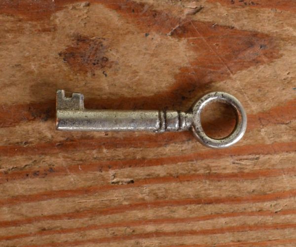 G-PLAN(Gプラン)　アンティーク家具　イギリスのヴィンテージ家具、カウンターにもなるGプランのキャビネット。アンティークの鍵です。(k-1000-f)