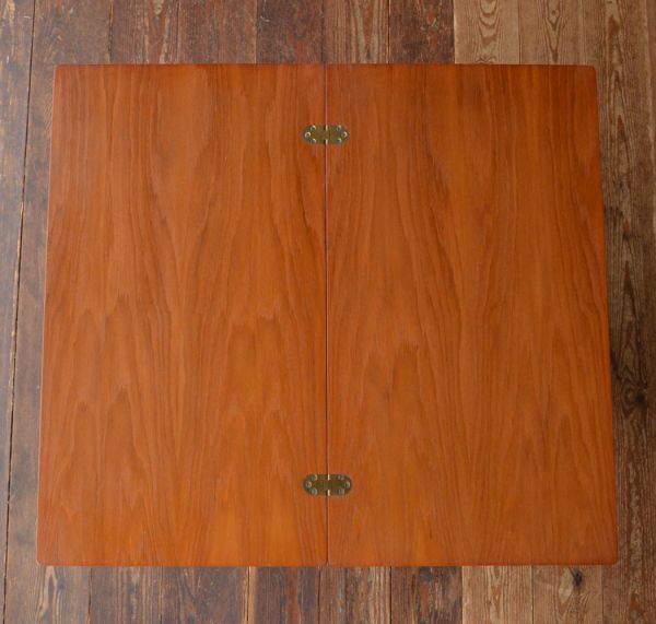 アンティーク家具 3台セットでお届けするビンテージ北欧家具、マッキントッシュのネストテーブル。こんなにも大きなテーブルに早変わり!小テーブルを椅子にして、ちょっとしたカフェコーナーの完成です。(k-1003-f)