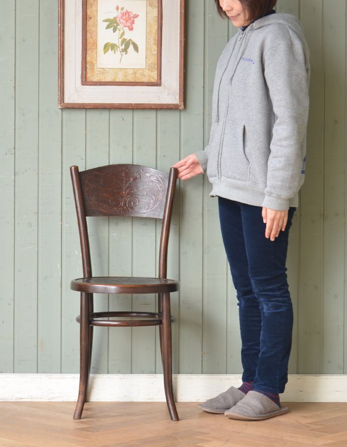 ベントウッドチェア　アンティーク チェア　英国のアンティークの椅子、美しい彫のベントウッドチェア 。ベントウッドの中でもめずらしい「パネルバックタイプ」。(k-1008-c)