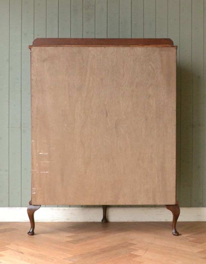 アンティークのキャビネット　アンティーク家具　アンティークの英国家具、ステンドグラスが入ったガラスキャビネット。キチンとメンテナンスしてあるので、裏側もキレイです。(k-1008-f-1)