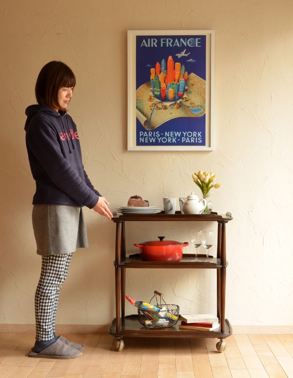 アーコールの家具　アンティーク家具　アーコールのヴィンテージ家具、キャスター付きワゴン（トローリー）。コロコロ転がせば移動も楽チン！可愛いので毎日使いたくなります。(k-1009-f)