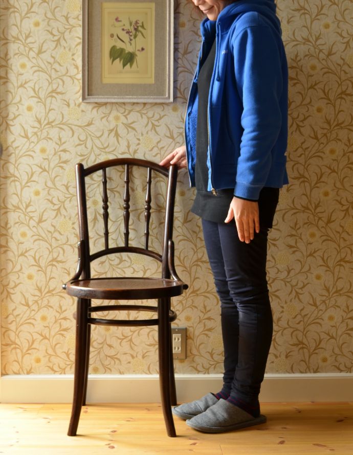 板座面 アンティーク チェア 曲げ木の技法で仕上げたアンティークのベントウッドチェア(バンブー)。この落ち着いた色は男性にもオススメ!書斎やダイニングテーブルと上品でかっろいい雰囲気にも見えます。(k-1012-c)