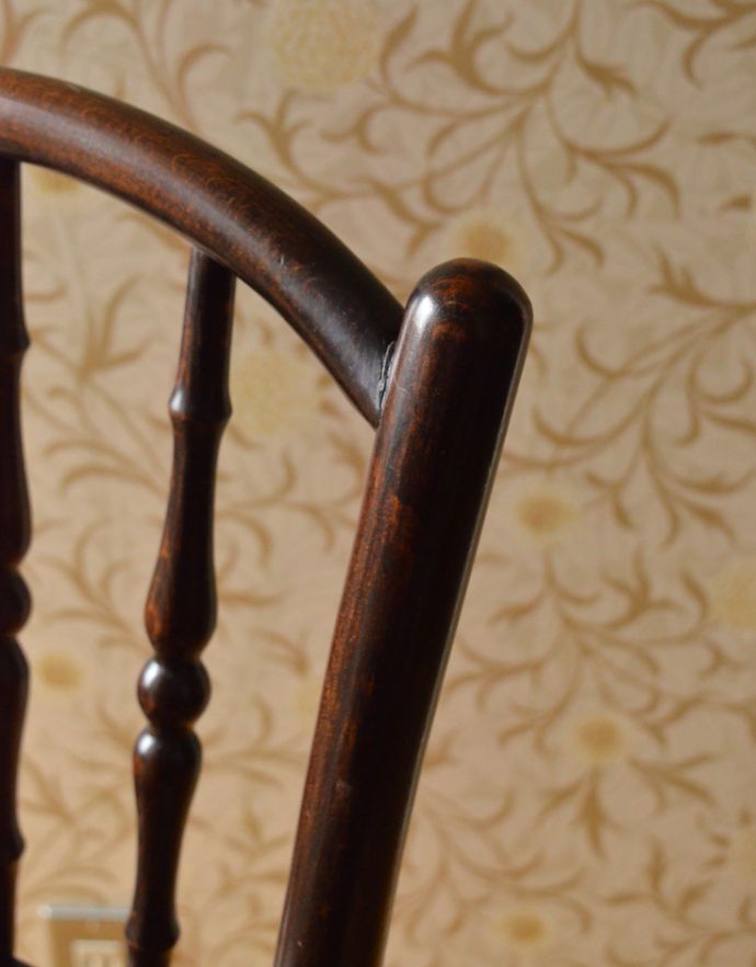 板座面 アンティーク チェア 曲げ木の技法で仕上げたアンティークのベントウッドチェア(バンブー)。背もたれのしなやかな曲線はとっても綺麗。(k-1012-c)